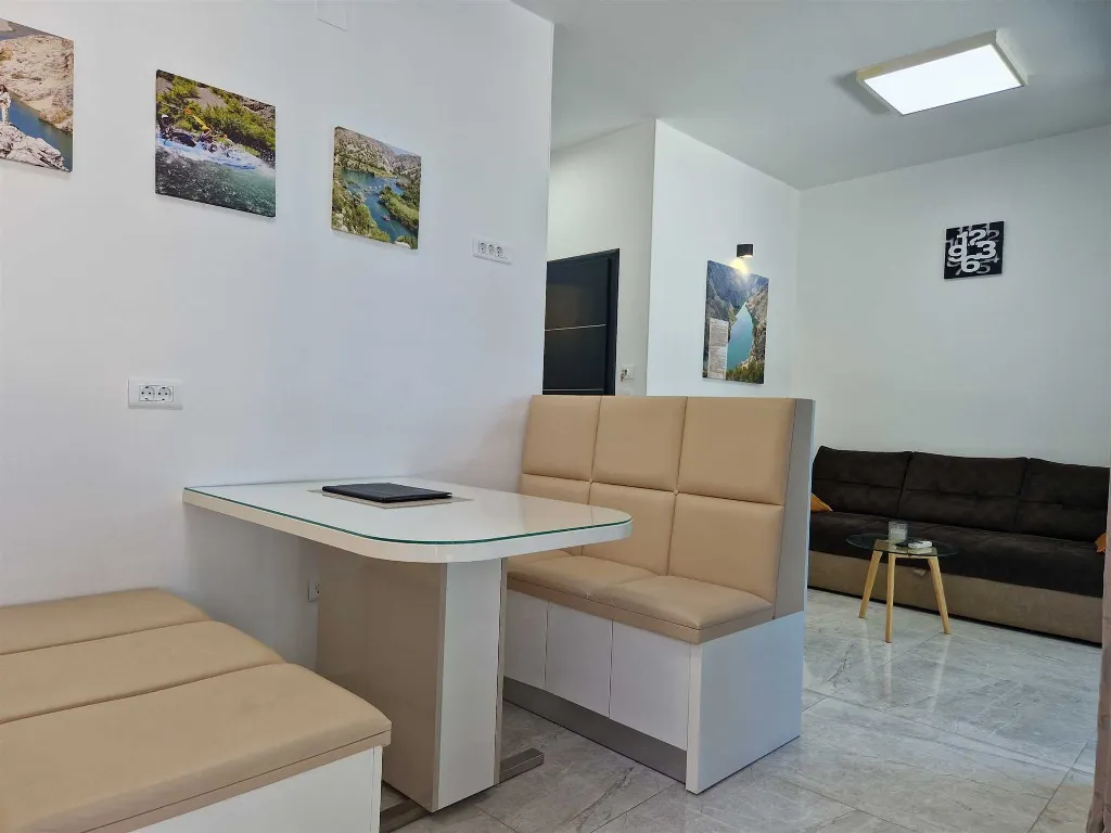 Ground-Floor Apartment in Bibinje with Shared Terrace