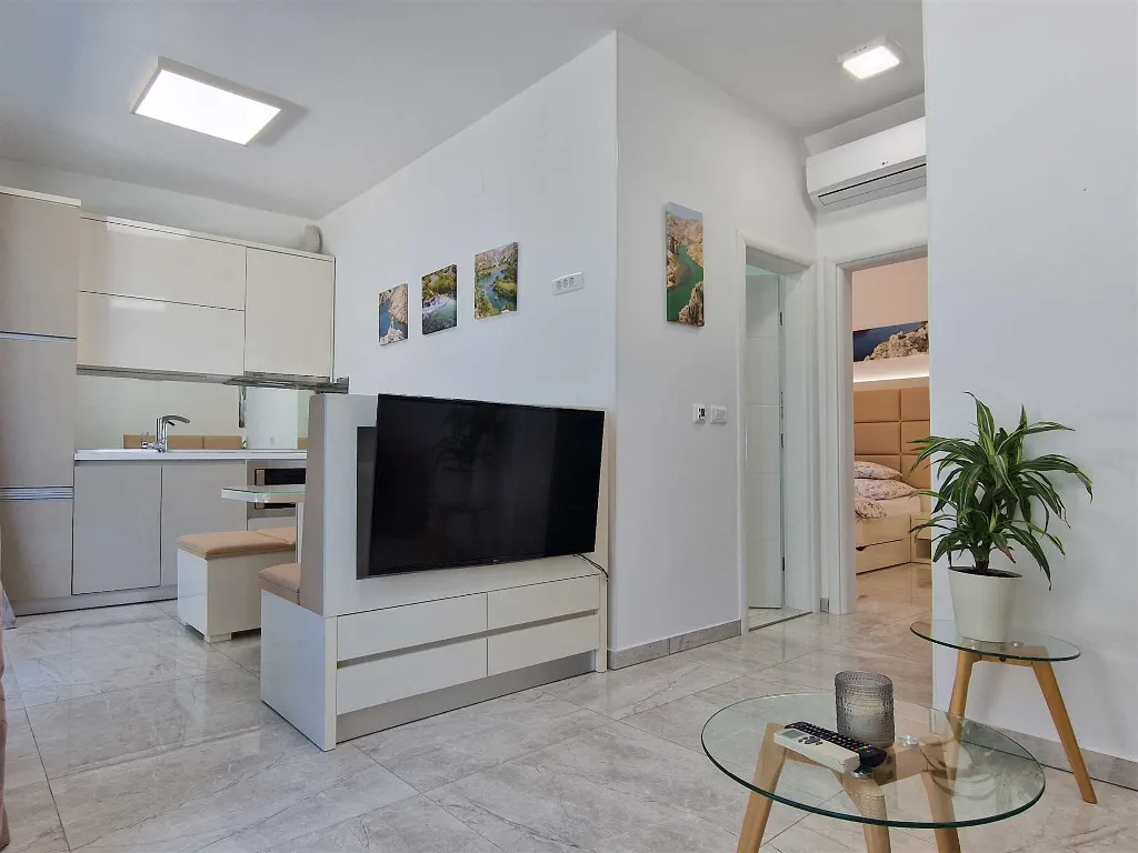 Ground-Floor Apartment in Bibinje with Shared Terrace