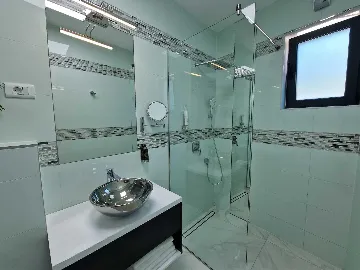 Ground-Floor Apartment in Bibinje with Shared Terrace