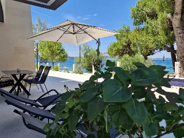 Ground-Floor Apartment in Bibinje with Shared Terrace