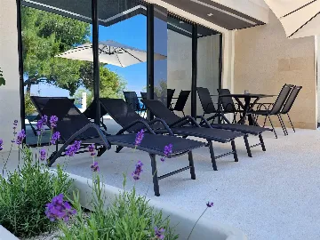 Ground-Floor Apartment in Bibinje with Shared Terrace