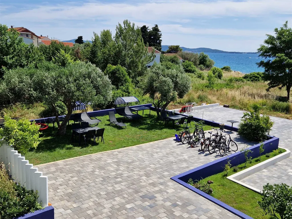 Ground-Floor Apartment in Bibinje with Shared Terrace