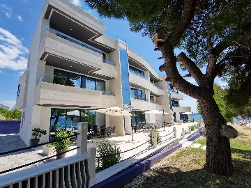 Ground-Floor Apartment in Bibinje with Shared Terrace