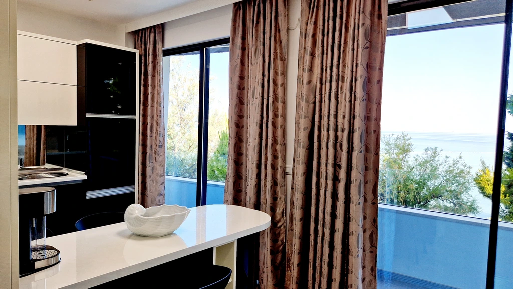 Bibinje Apartment for 4 Guests with Sea Views