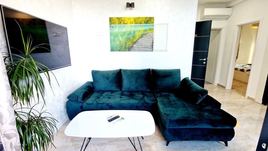 Bibinje Apartment for 4 Guests with Sea Views