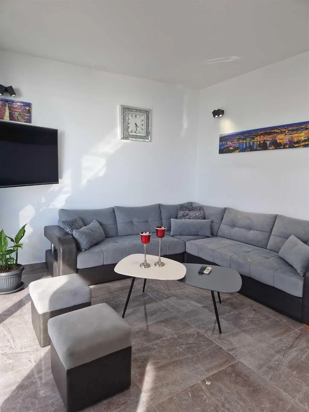 2-Bedroom Apartment with Balcony Sea Views in Bibinje