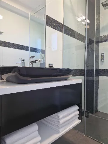 2-Bedroom Apartment with Balcony Sea Views in Bibinje