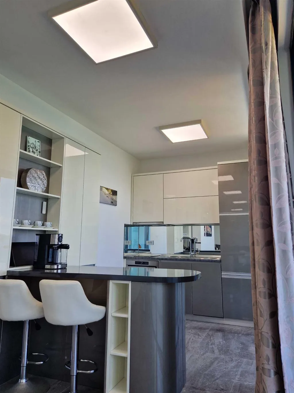 2-Bedroom Apartment with Balcony Sea Views in Bibinje