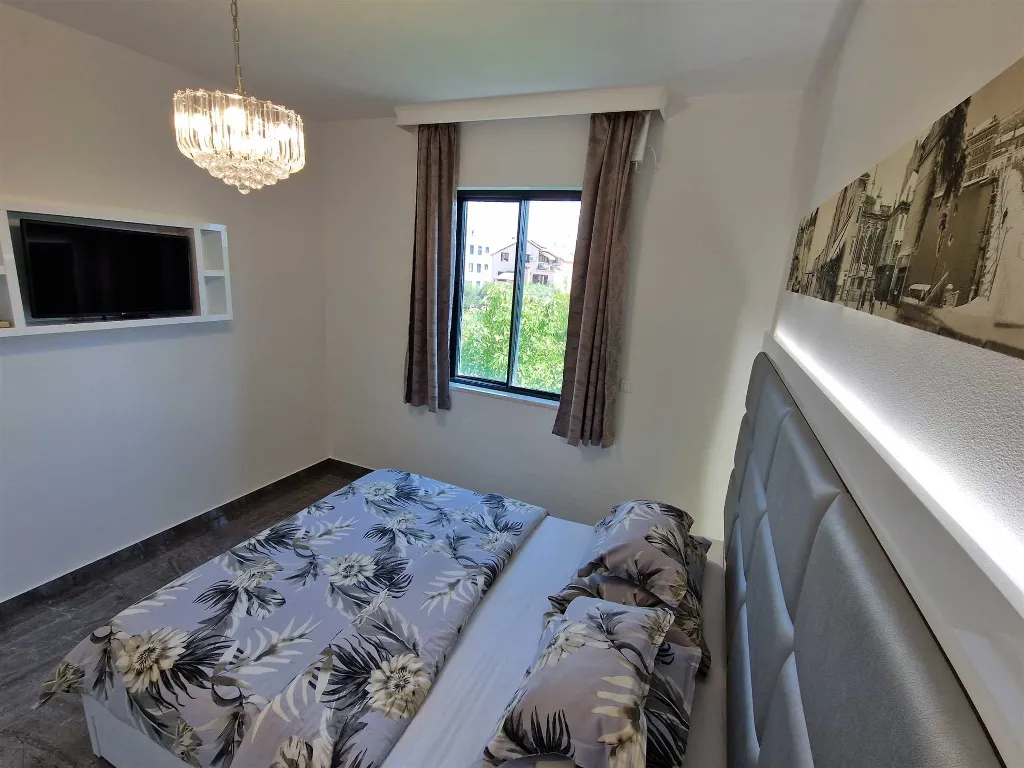 2-Bedroom Apartment with Balcony Sea Views in Bibinje