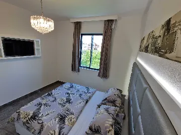 2-Bedroom Apartment with Balcony Sea Views in Bibinje