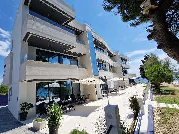 2-Bedroom Apartment with Balcony Sea Views in Bibinje
