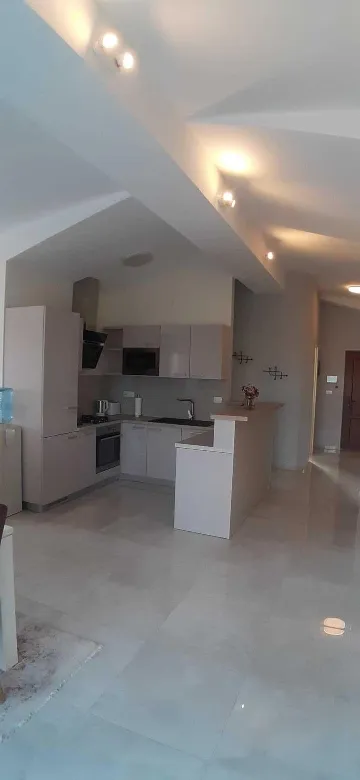 Apartment with Pool for 6–8 Guests in Pula