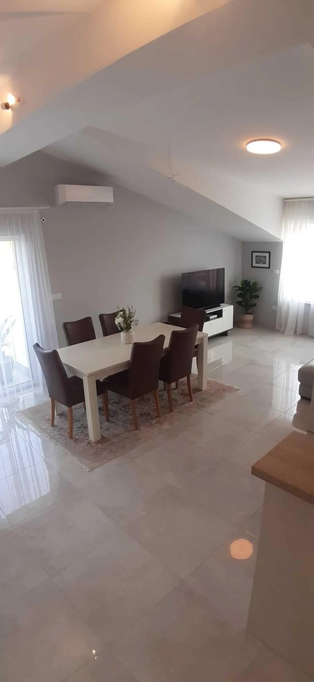 Apartment with Pool for 6–8 Guests in Pula
