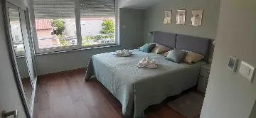 Apartment with Pool for 6–8 Guests in Pula