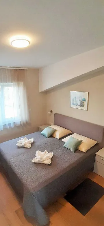 Apartment with Pool for 6–8 Guests in Pula