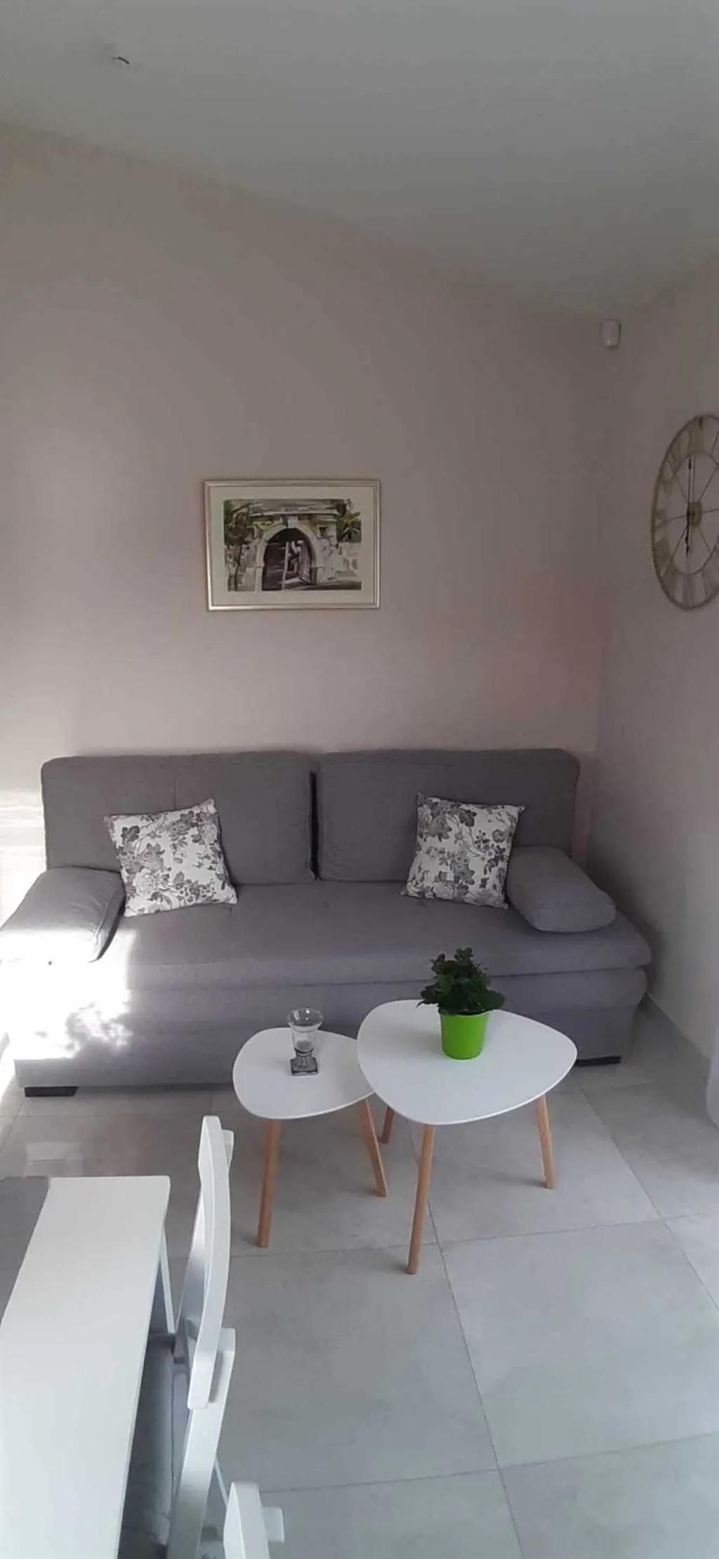 Pula Apartment for 4 Guests with Pool