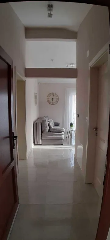 Pula Apartment for 4 Guests with Pool