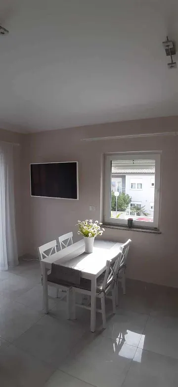 Pula Apartment for 4 Guests with Pool