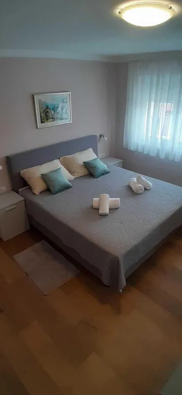 Pula Apartment for 4 Guests with Pool