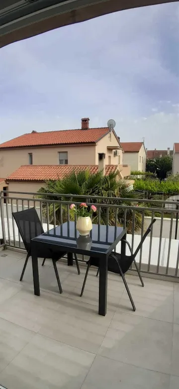 Pula Apartment for 4 Guests with Pool