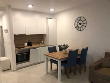 Ground-Floor Apartment in Banjole with Garden