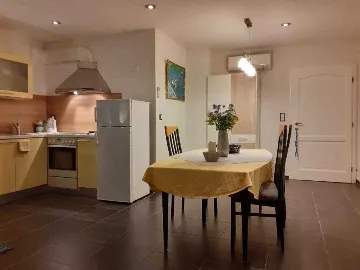 Medulin 1-Bedroom Apartment with Terrace