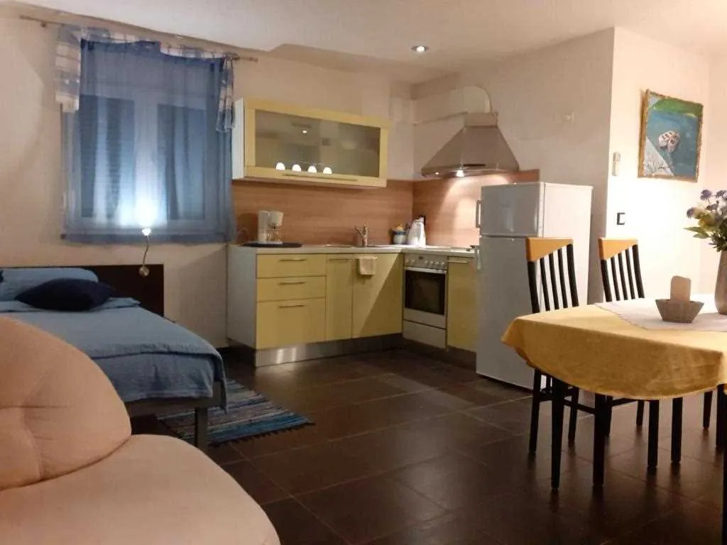 Medulin 1-Bedroom Apartment with Terrace