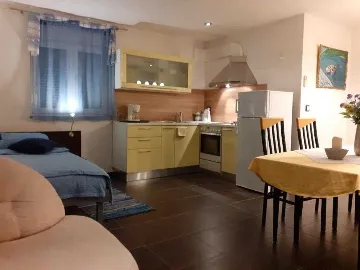 Medulin 1-Bedroom Apartment with Terrace