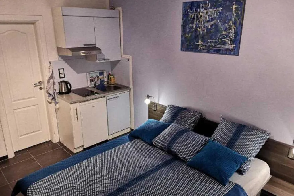 Medulin Studio Apartment with Terrace for 2