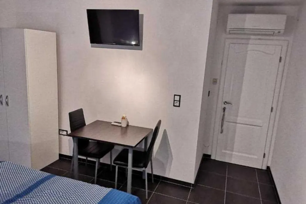 Medulin Studio Apartment with Terrace for 2