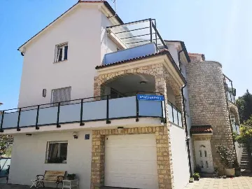 Medulin Studio Apartment with Terrace for 2