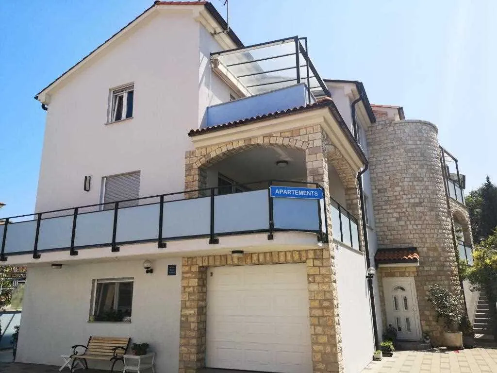 Medulin Studio Apartment with Terrace for 2