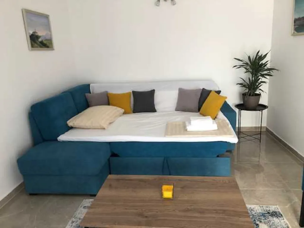 Apartment in Pula for 6 Guests with Pool View Terrace