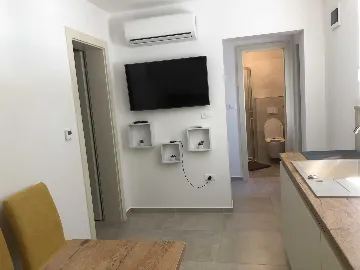 Ground-Floor 1-Bedroom Apartment with Pool View in Pula