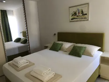 Ground-Floor 1-Bedroom Apartment with Pool View in Pula