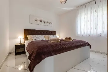 Air-Conditioned 2-Bedroom Apartment in Sv. Filip i Jakov