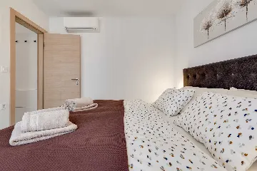 Air-Conditioned 2-Bedroom Apartment in Sv. Filip i Jakov