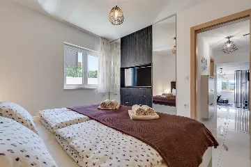 Air-Conditioned 2-Bedroom Apartment in Sv. Filip i Jakov