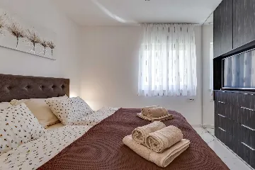 Air-Conditioned 2-Bedroom Apartment in Sv. Filip i Jakov