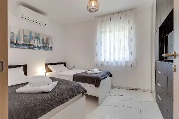 Air-Conditioned 2-Bedroom Apartment in Sv. Filip i Jakov