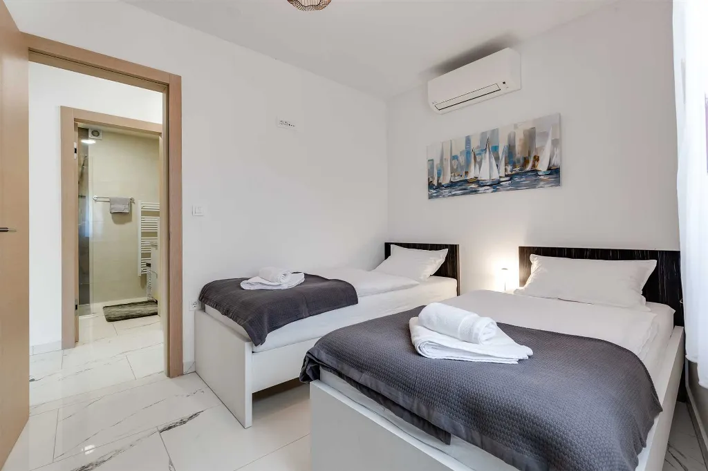Air-Conditioned 2-Bedroom Apartment in Sv. Filip i Jakov