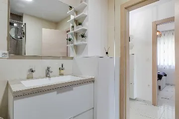 Air-Conditioned 2-Bedroom Apartment in Sv. Filip i Jakov