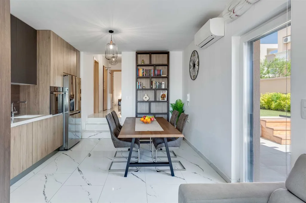 Air-Conditioned 2-Bedroom Apartment in Sv. Filip i Jakov