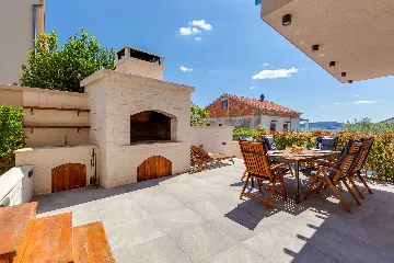 Air-Conditioned 2-Bedroom Apartment in Sv. Filip i Jakov