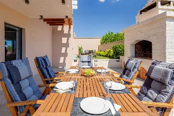 Air-Conditioned 2-Bedroom Apartment in Sv. Filip i Jakov