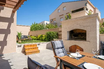 Air-Conditioned 2-Bedroom Apartment in Sv. Filip i Jakov