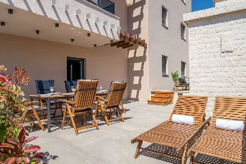 Air-Conditioned 2-Bedroom Apartment in Sv. Filip i Jakov