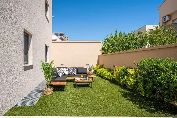 Air-Conditioned 2-Bedroom Apartment in Sv. Filip i Jakov