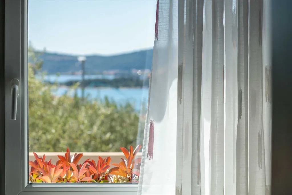 Air-Conditioned 2-Bedroom Apartment in Sv. Filip i Jakov