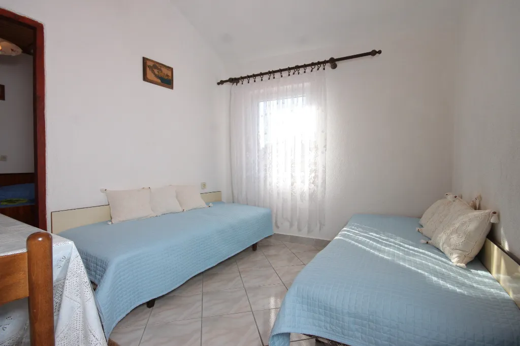 Two bedroom apartment with terrace Stivan, Cres  A-a